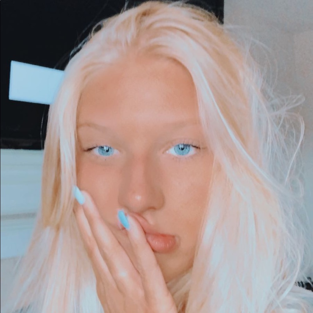 Meet your Posher, Abby